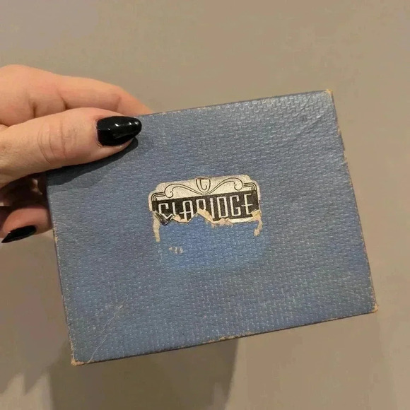 Vintage playing card deck with dog design - Picture 3 of 5